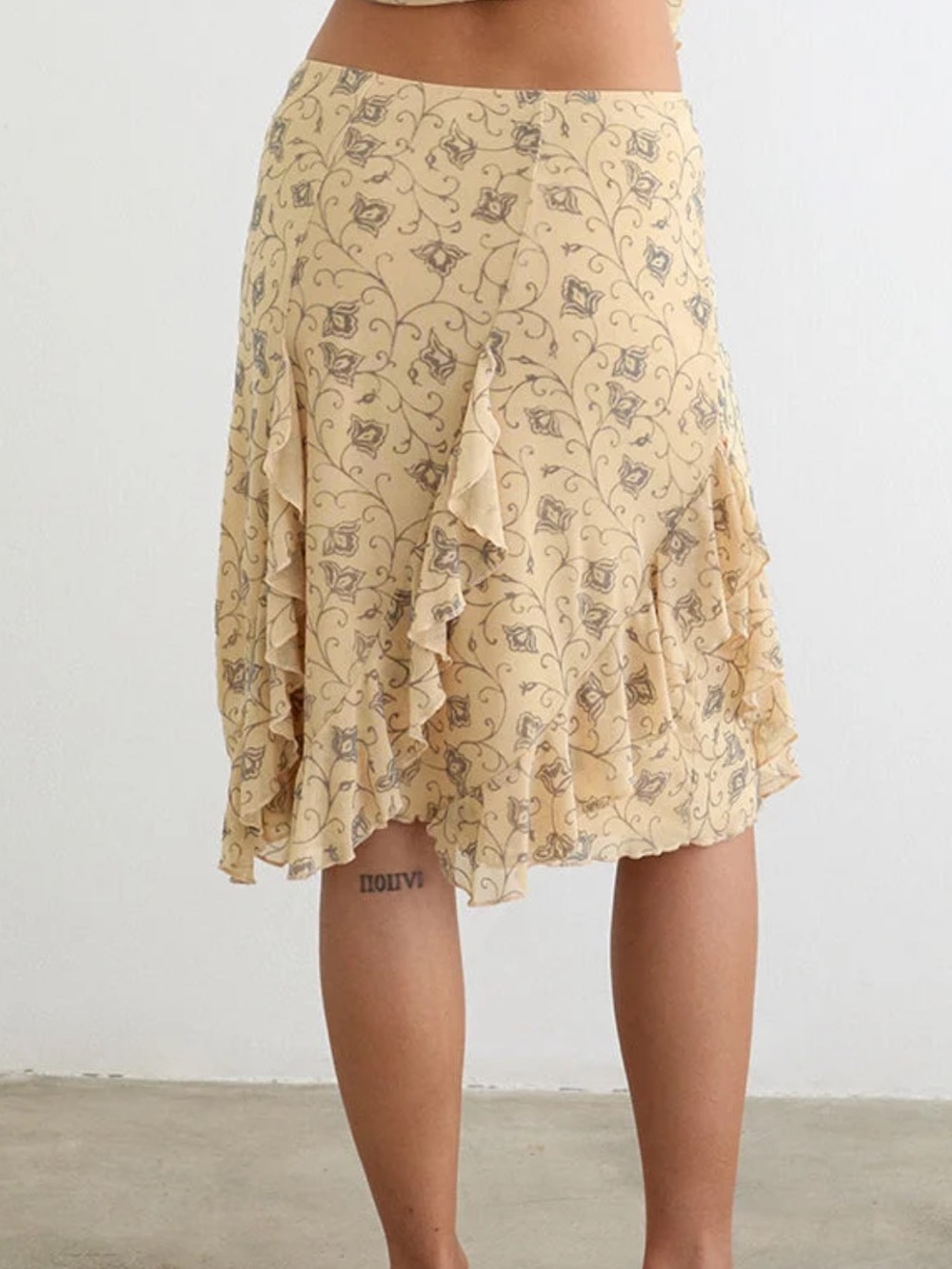 Motel Luisa Flocked Ruffled Midi Skirt in Winding Ivy Pale Yellow NWT Size S - Picture 2 of 7